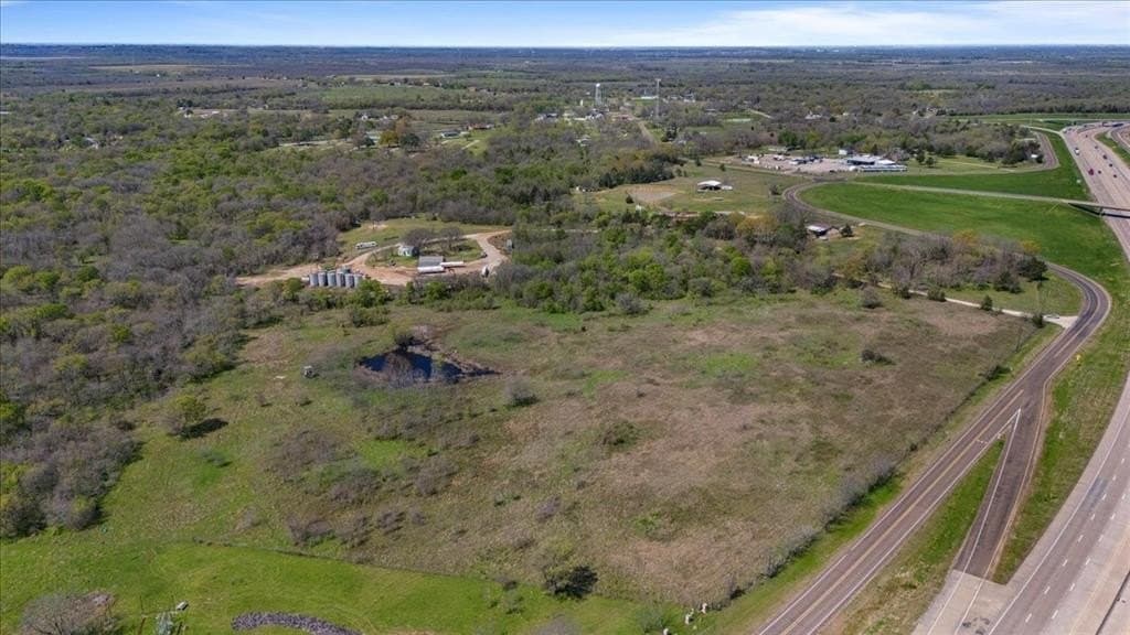 10.02 acres in Navarro County gallery image 3