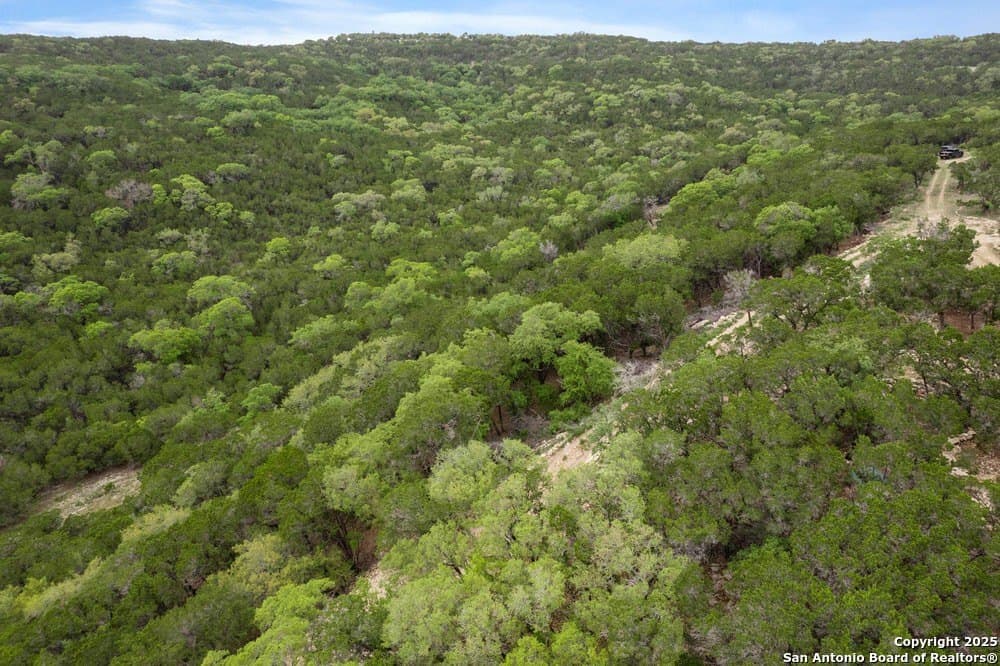 0.89 acres in Bandera County gallery image 2