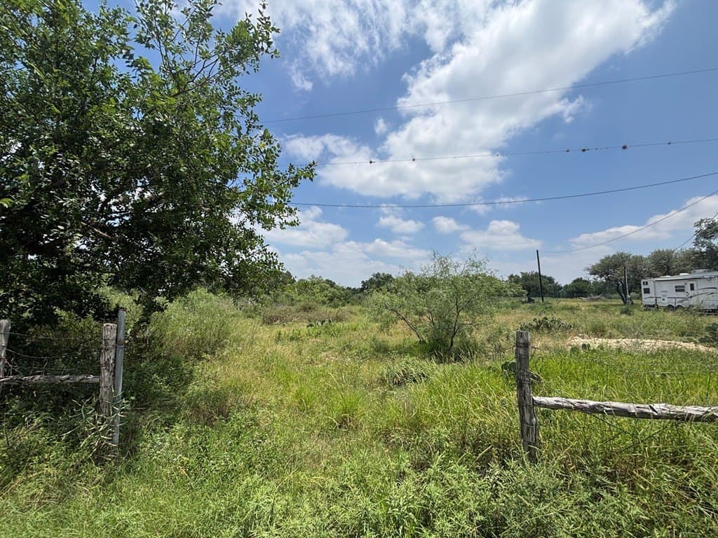 2.03 acres in Real County gallery image 4