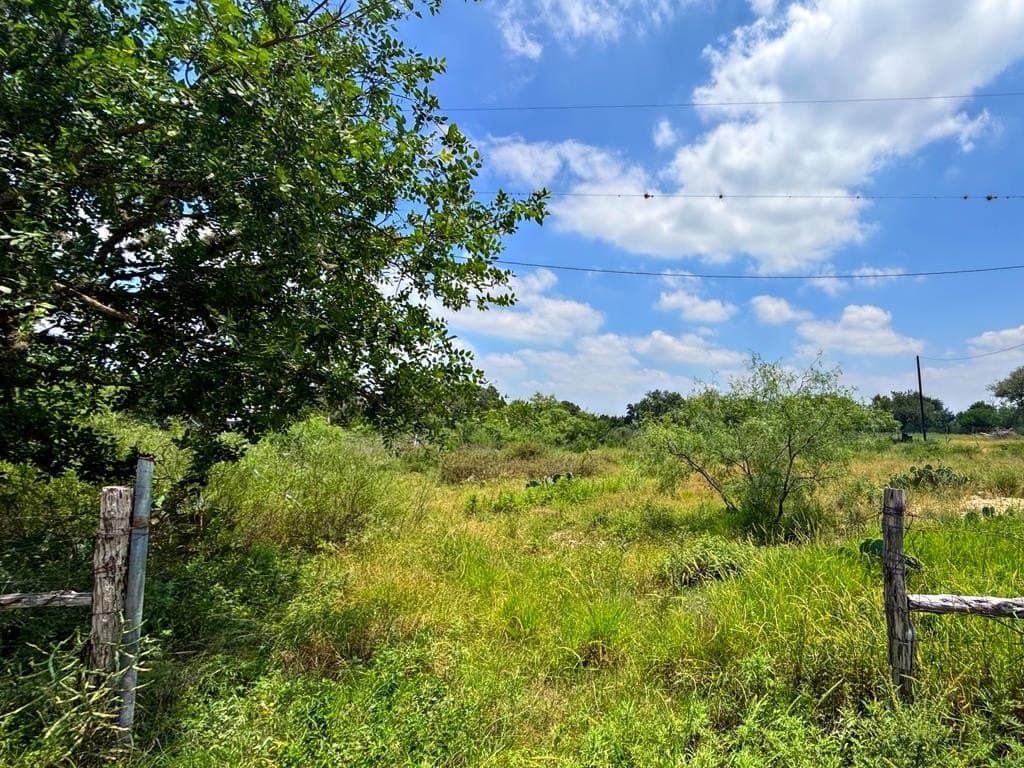 2.03 acres in Real County