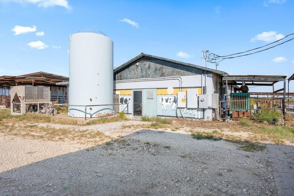 221.95 acres in Hamilton County gallery image 4