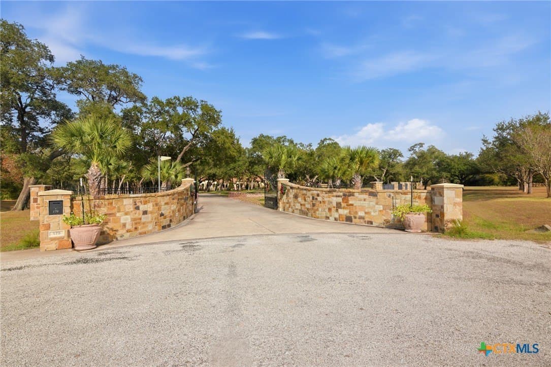 17.6 acres in Victoria County - photo 2