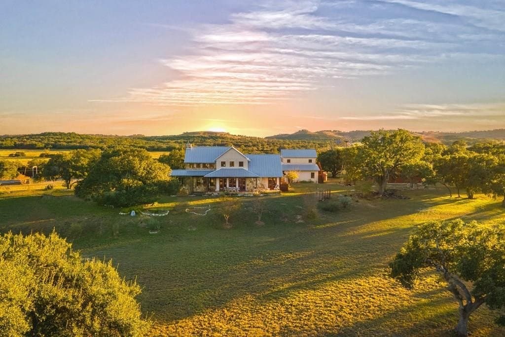 25 acres in Blanco County gallery image 2