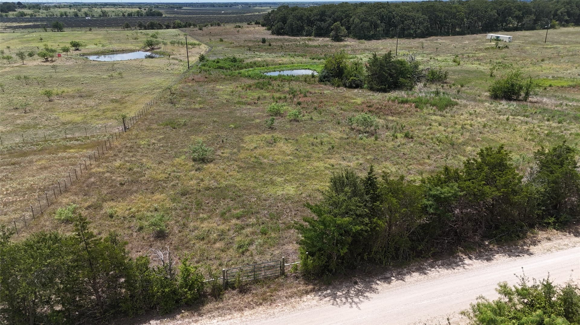 6.75 acres in Navarro County gallery image 3