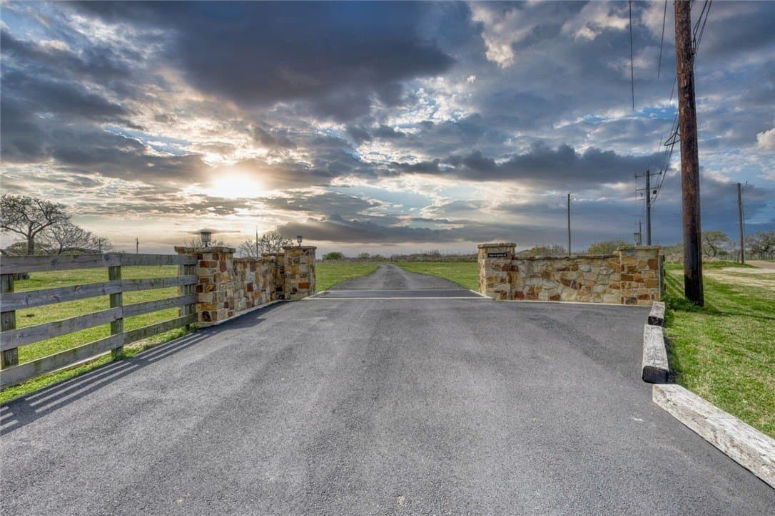 20 acres in Nueces County - photo 40
