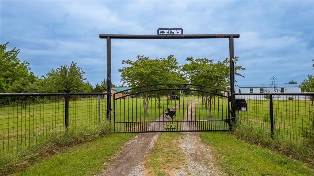 10 acres in Hunt County gallery image 2