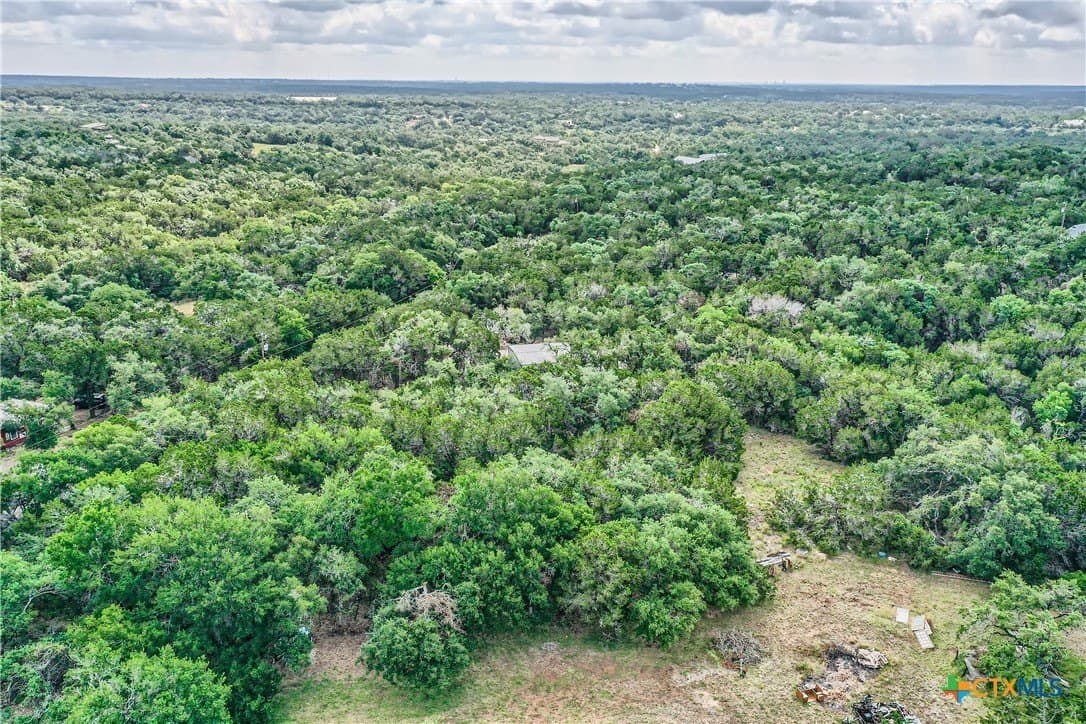2.5 acres in Hays County gallery image 4