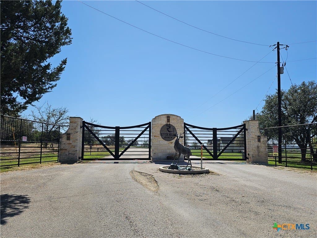 5.33 acres in Burnet County gallery image 3