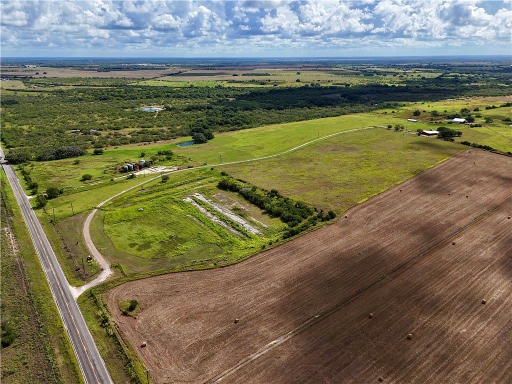 47.57 acres in Bee County - photo 6