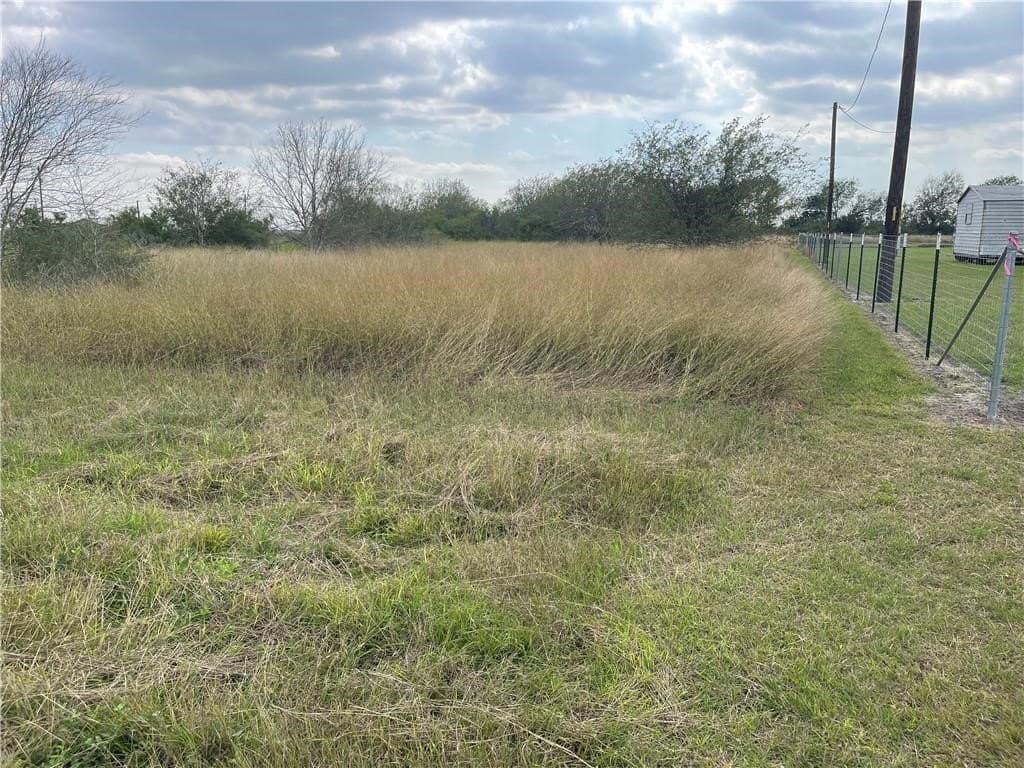 1.76 acres in Jim Wells County