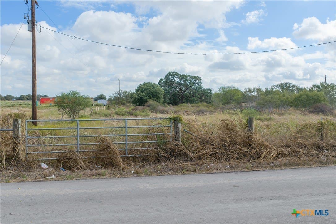 1.75 acres in Lavaca County - photo 4