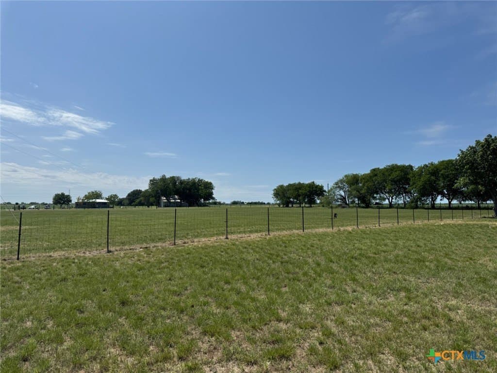 10.45 acres in Guadalupe County gallery image 4