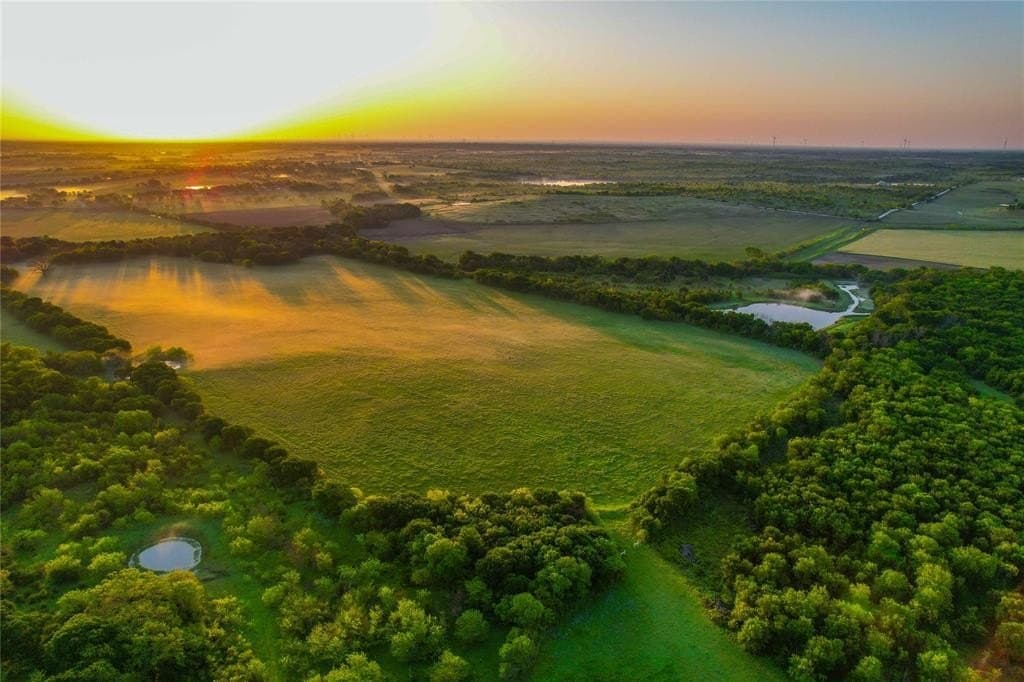 69 acres in Hill County