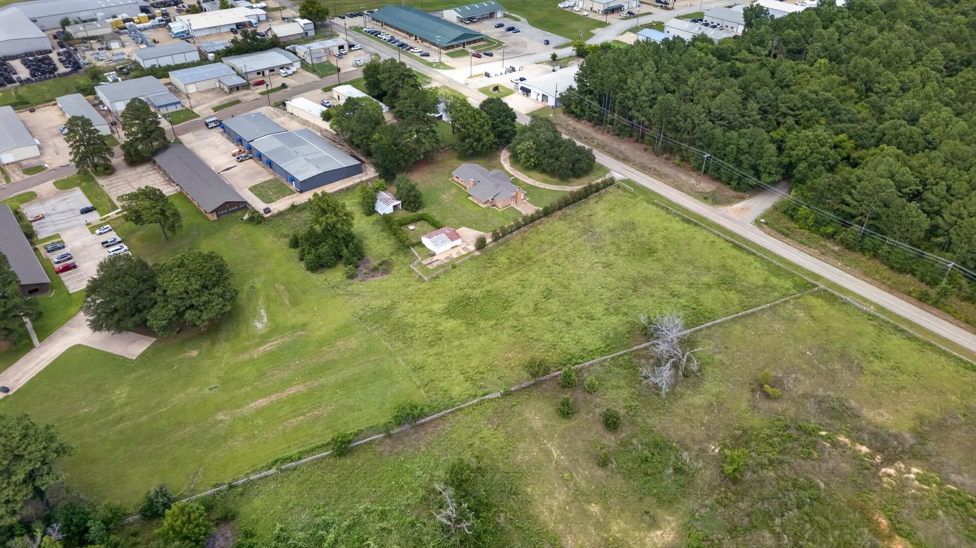 1.93 acres in Smith County gallery image 4