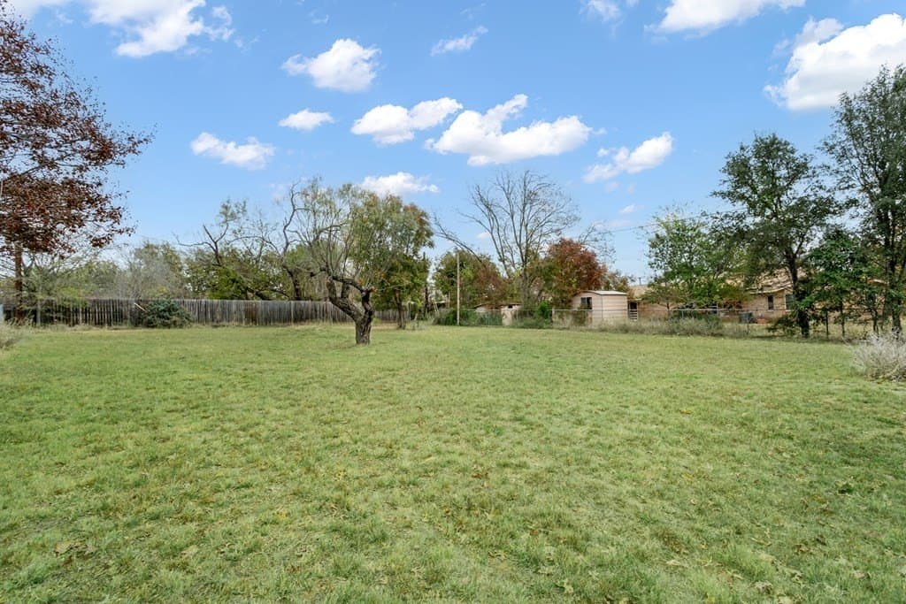 0.25 acres in Gillespie County - photo 4