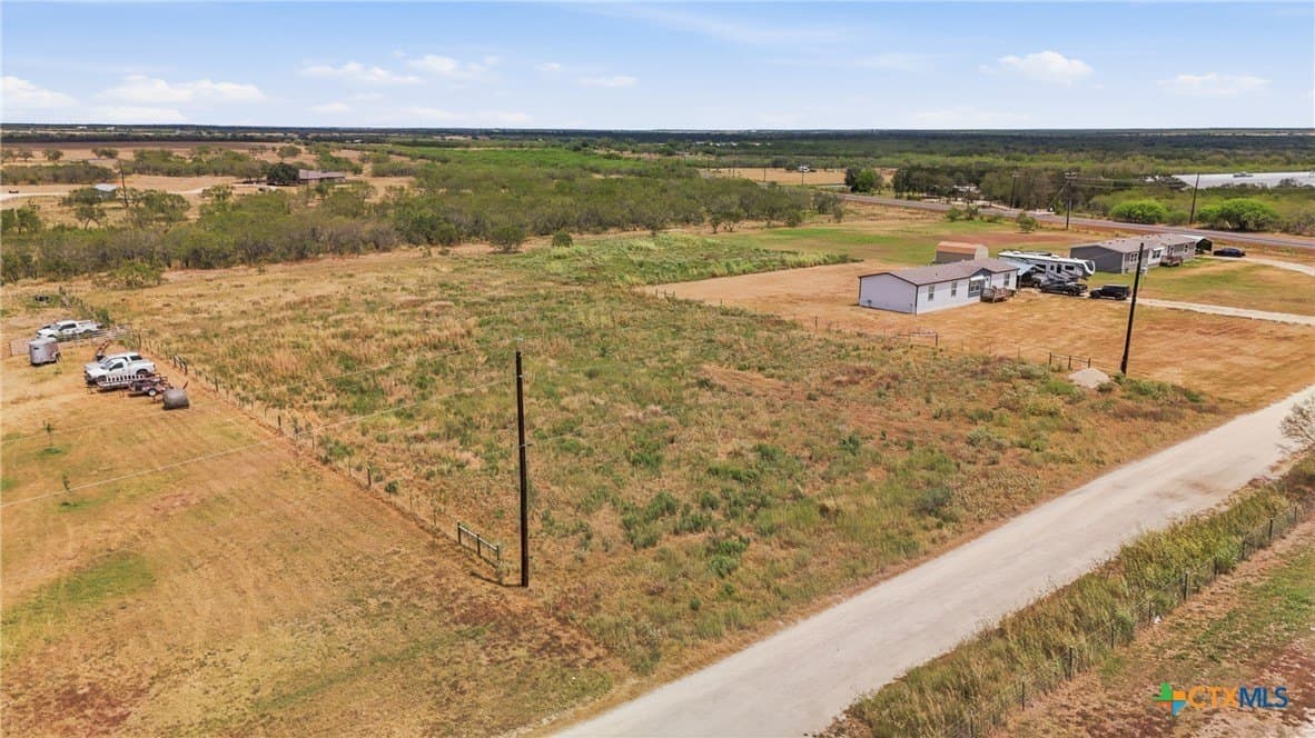 2 acres in Gonzales County - photo 2