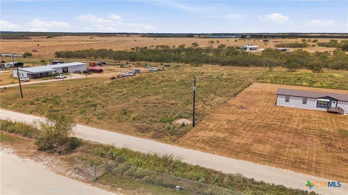 2 acres in Gonzales County - photo 4