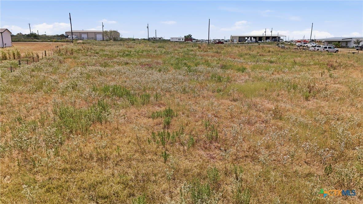 2 acres in Gonzales County - photo 10
