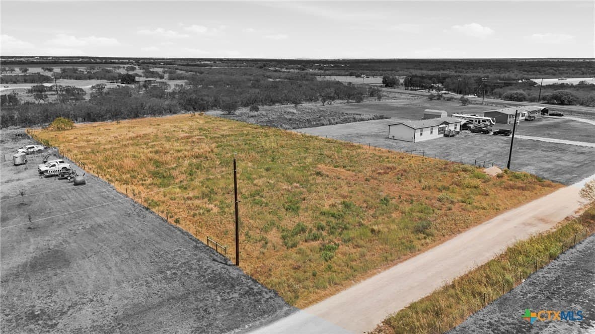 2 acres in Gonzales County