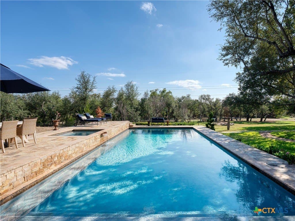 31.65 acres in Hays County