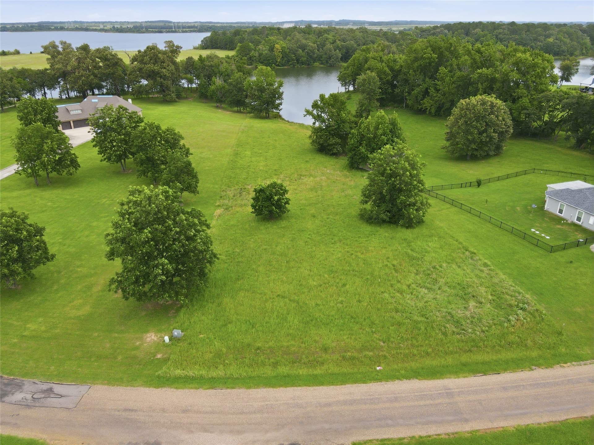 1.14 acres in Titus County gallery image 2