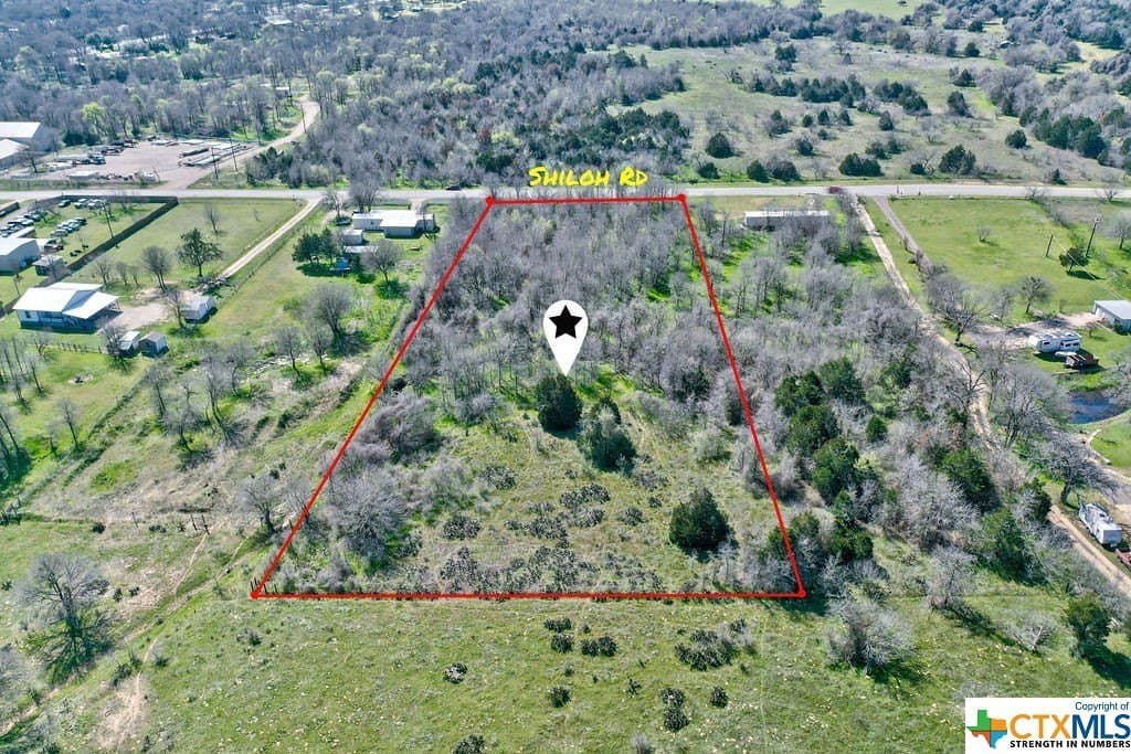 2.47 acres in Bastrop County gallery image 3