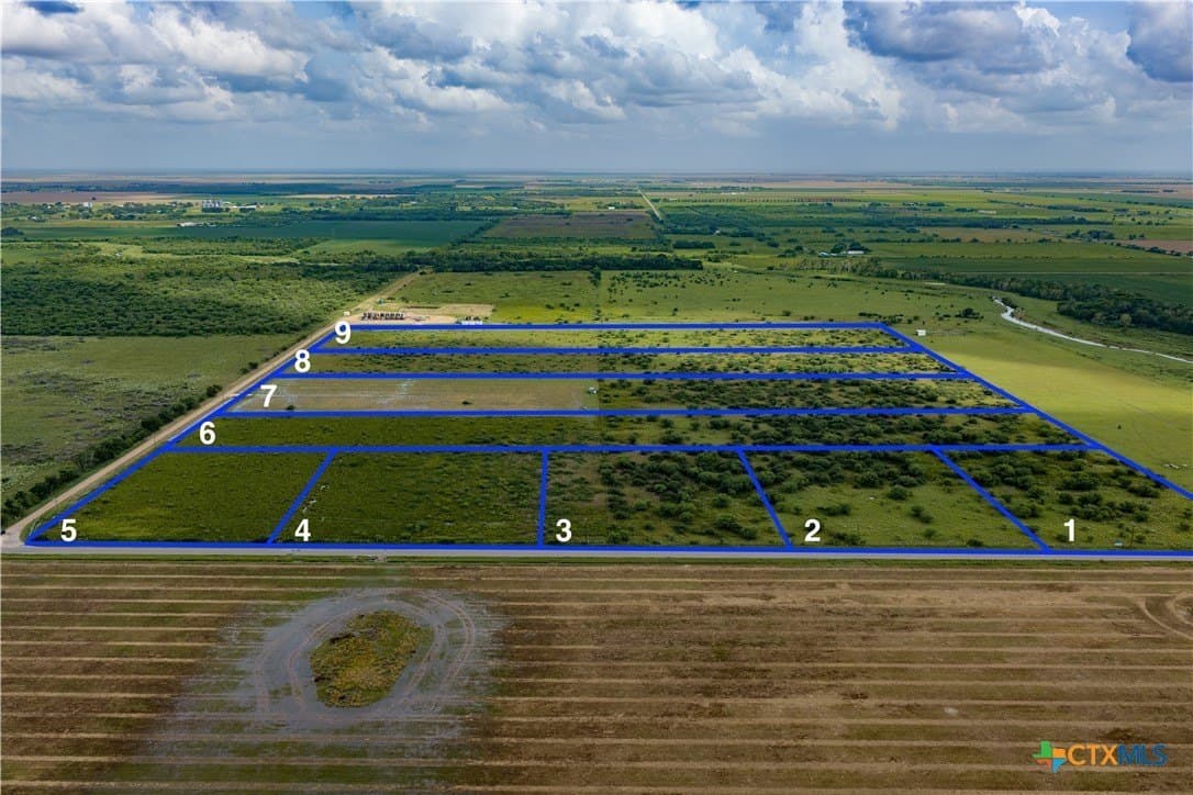 2.2 acres in Victoria County
