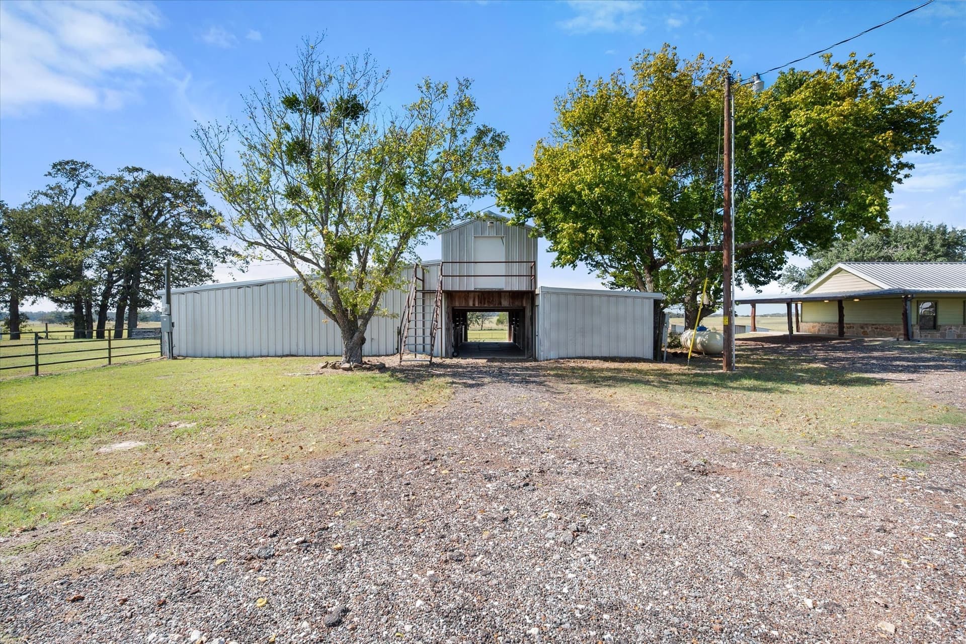 23.87 acres in Freestone County - photo 16
