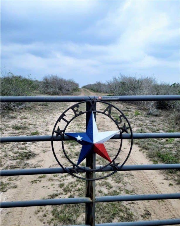 10.38 acres in Live Oak County