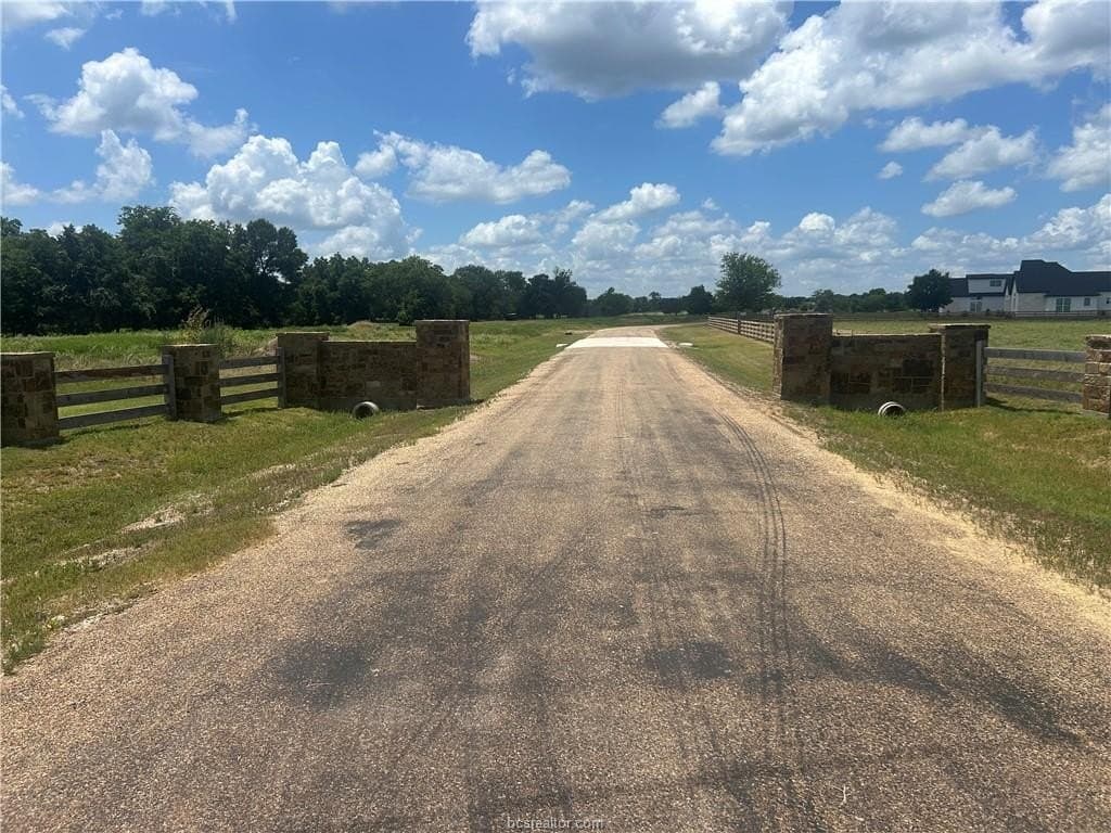11.63 acres in Robertson County