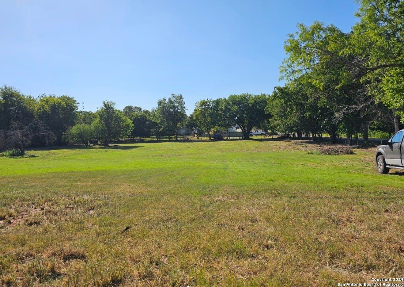 1.6 acres in Wilson County gallery image 2