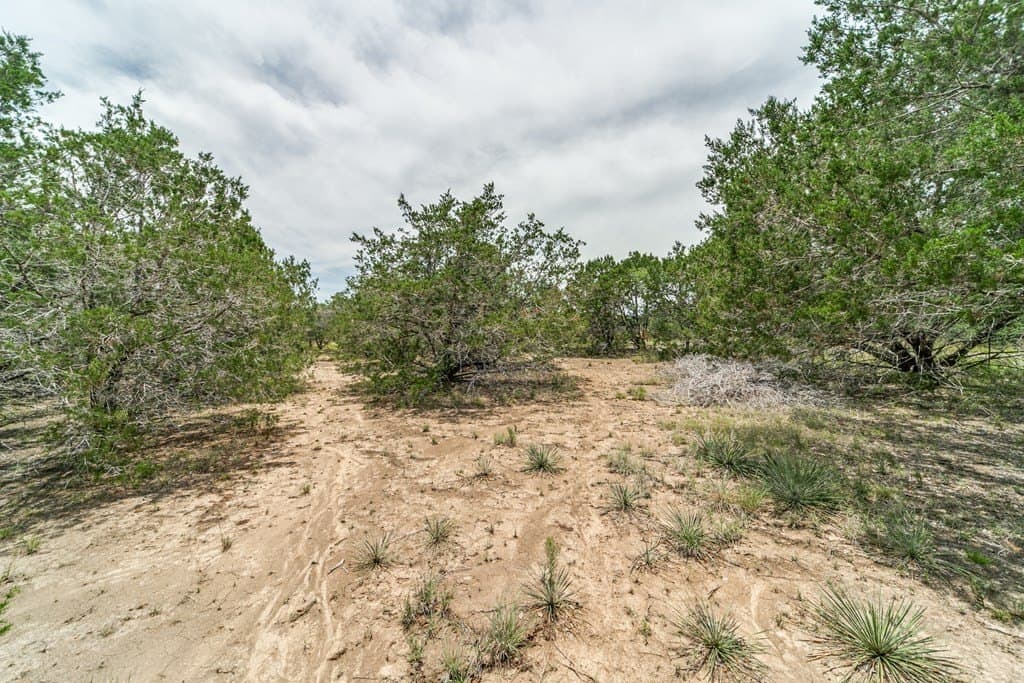 1.57 acres in Bandera County - photo 10