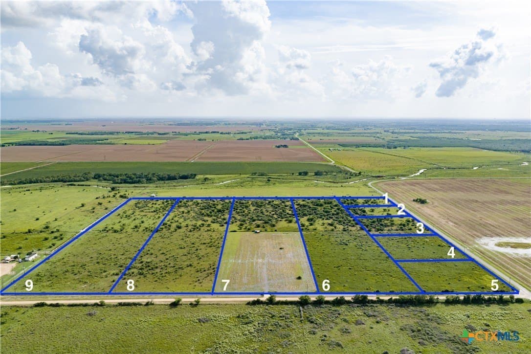 11 acres in Victoria County