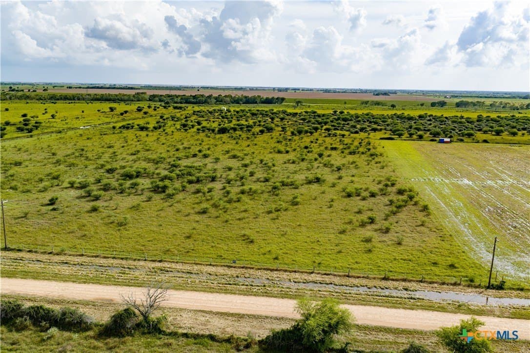 11 acres in Victoria County - photo 3