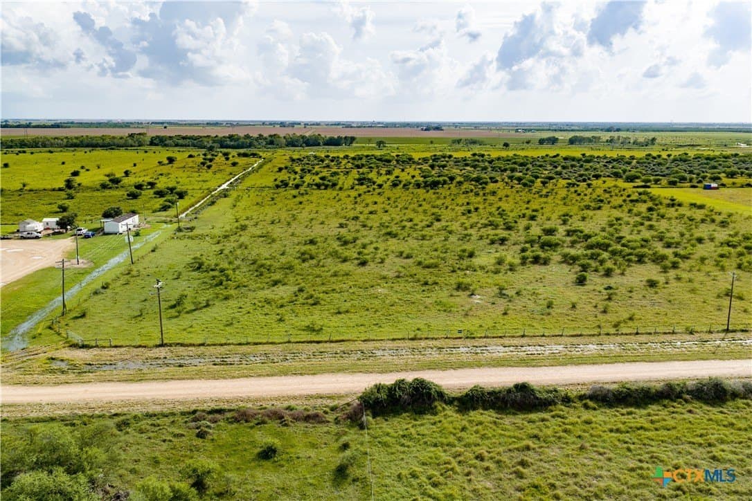 11 acres in Victoria County - photo 2