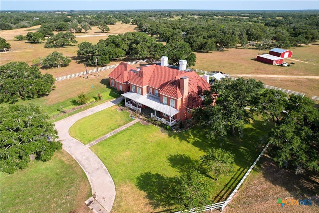 12.44 acres in Lavaca County