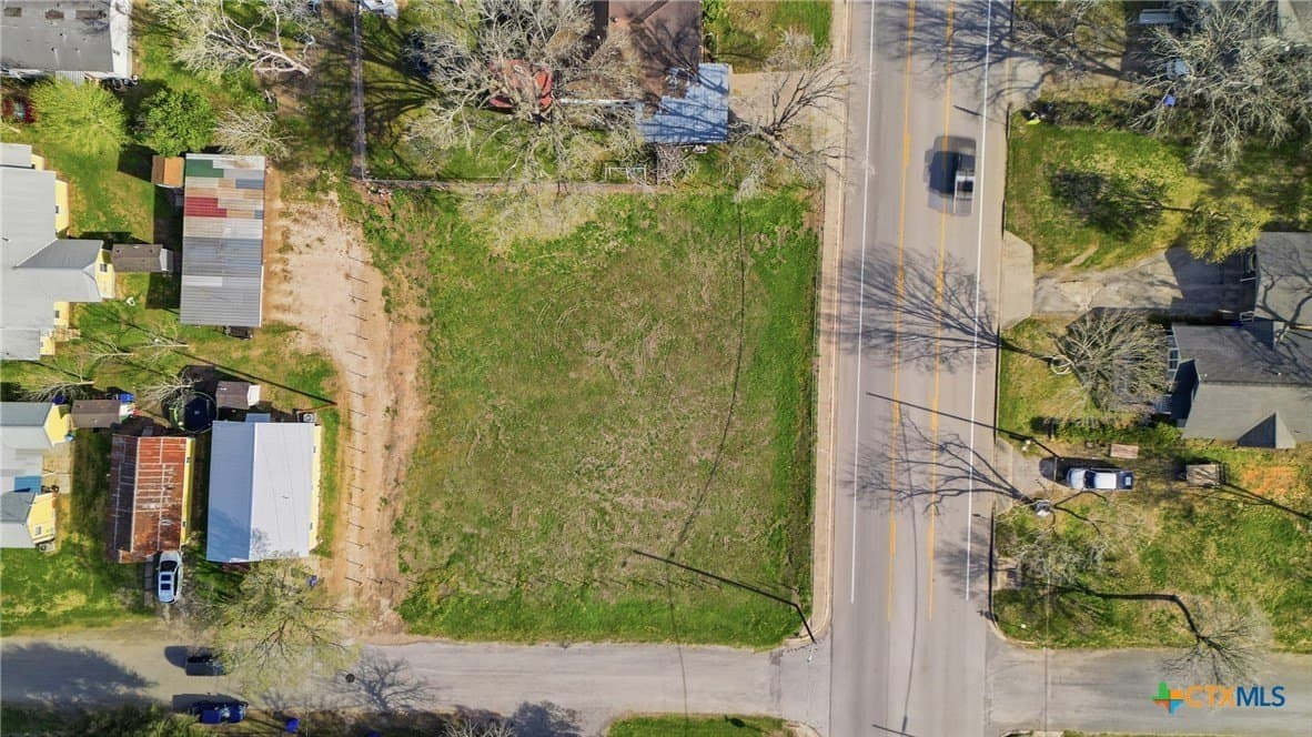 0.4 acres in DeWitt County gallery image 2