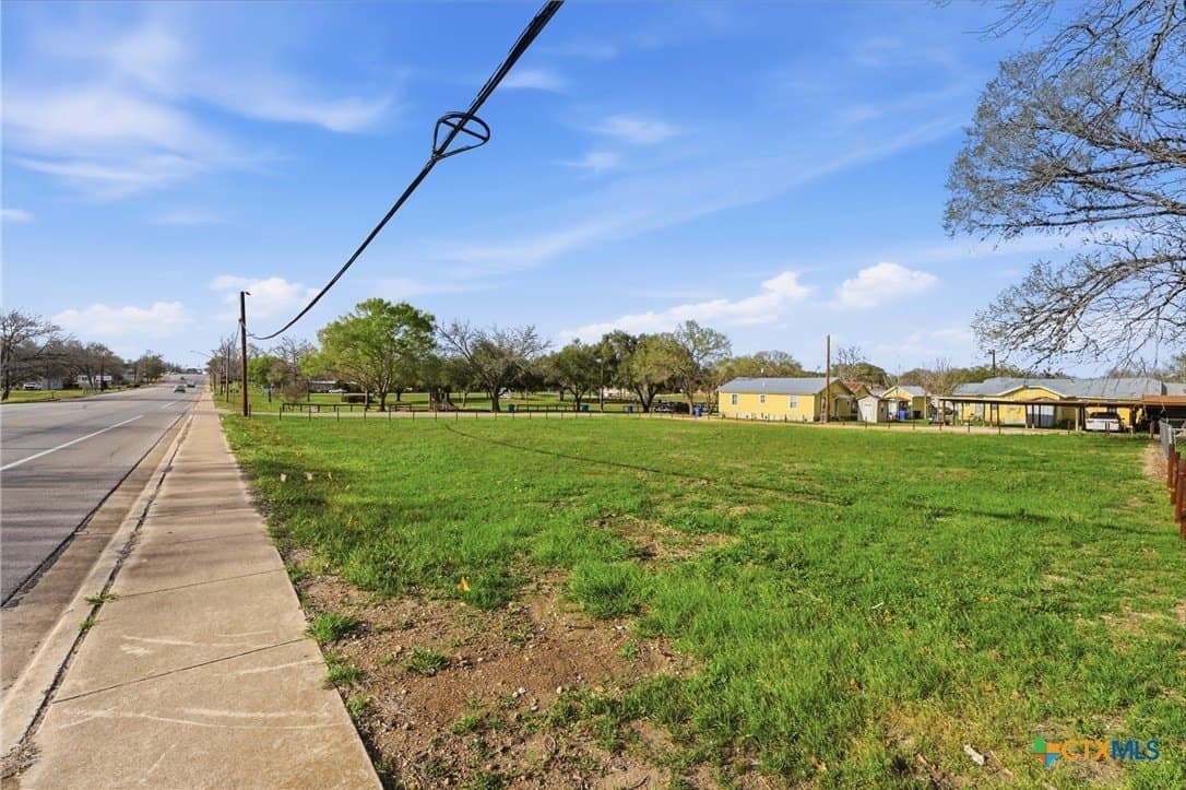 0.4 acres in DeWitt County gallery image 3