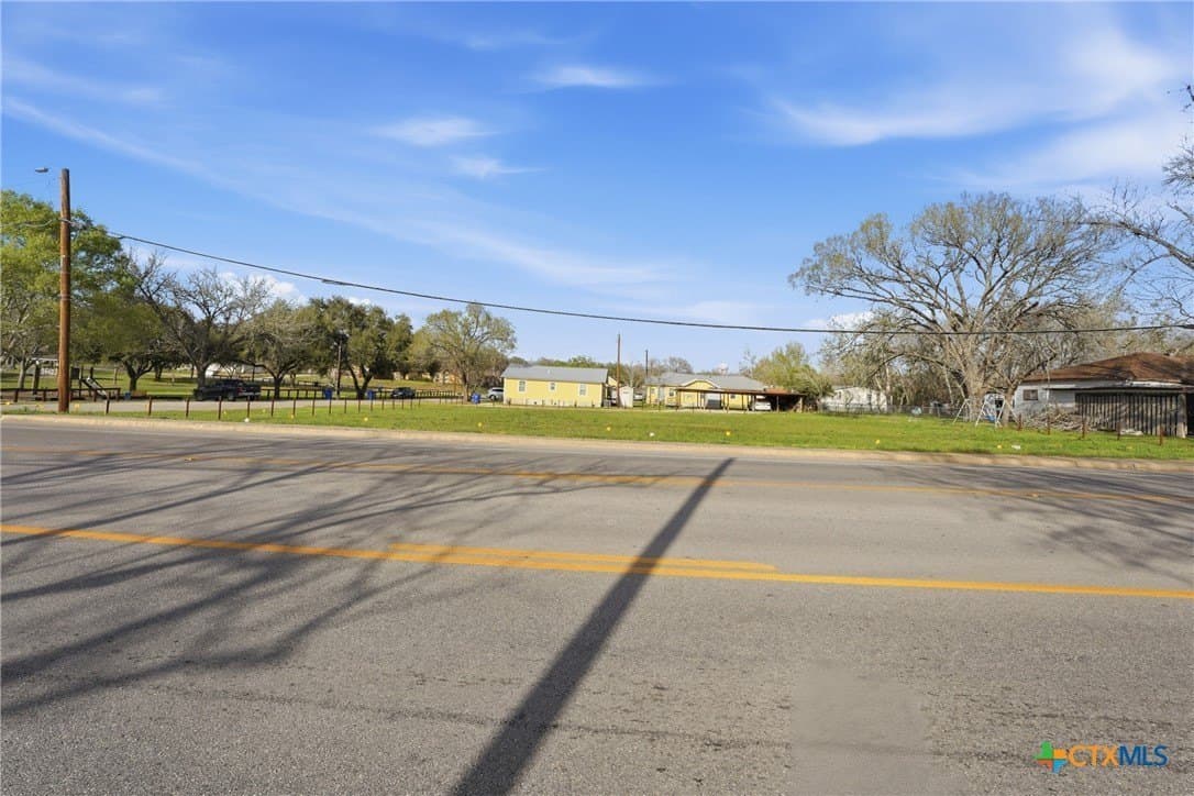 0.4 acres in DeWitt County - photo 9