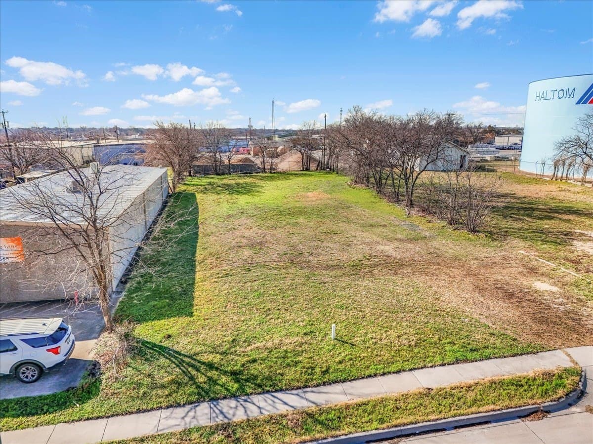 0.33 acres in Tarrant County - photo 2
