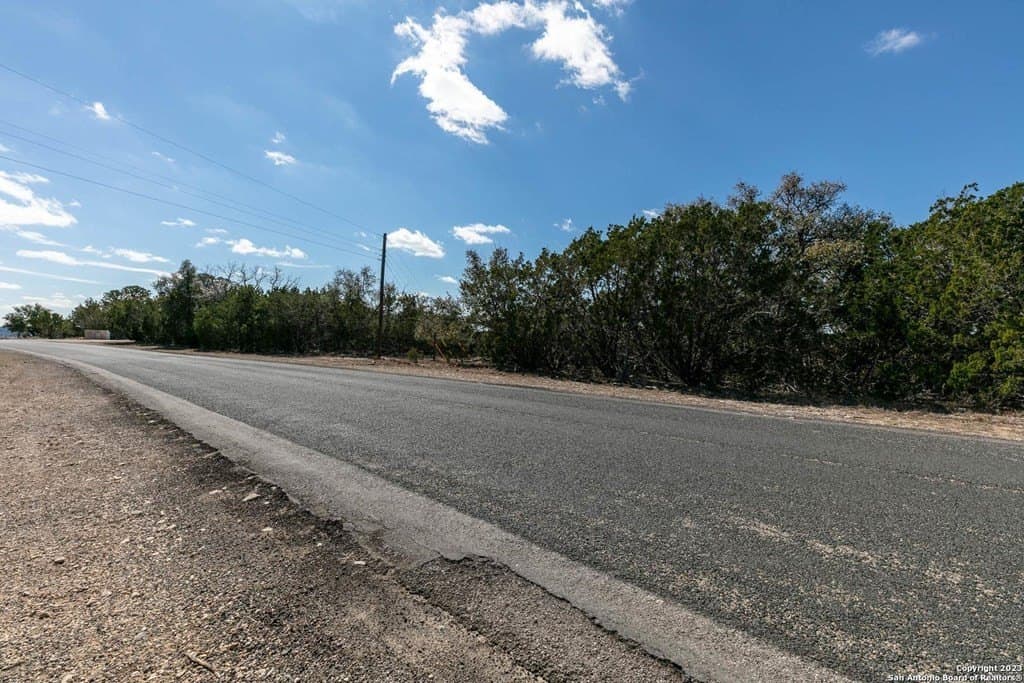 5 acres in Kerr County gallery image 4