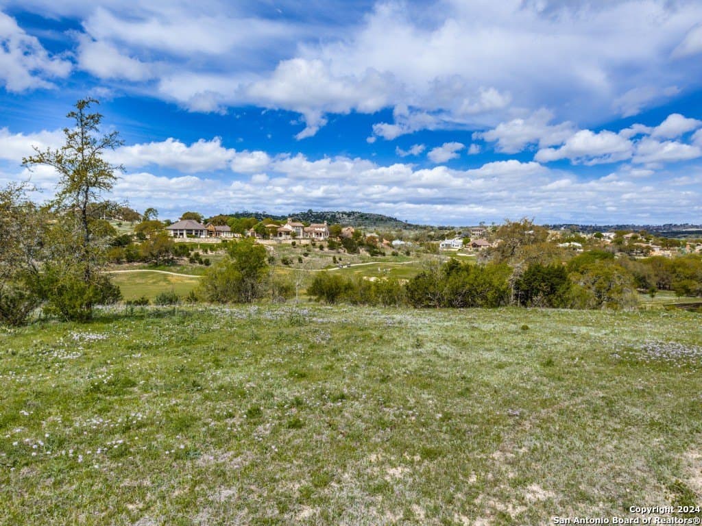 1.01 acres in Kerr County gallery image 4