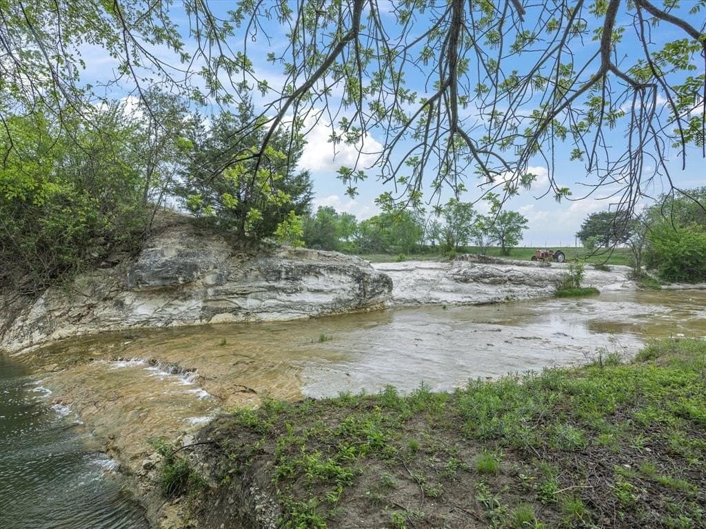 17.92 acres in Ellis County gallery image 2