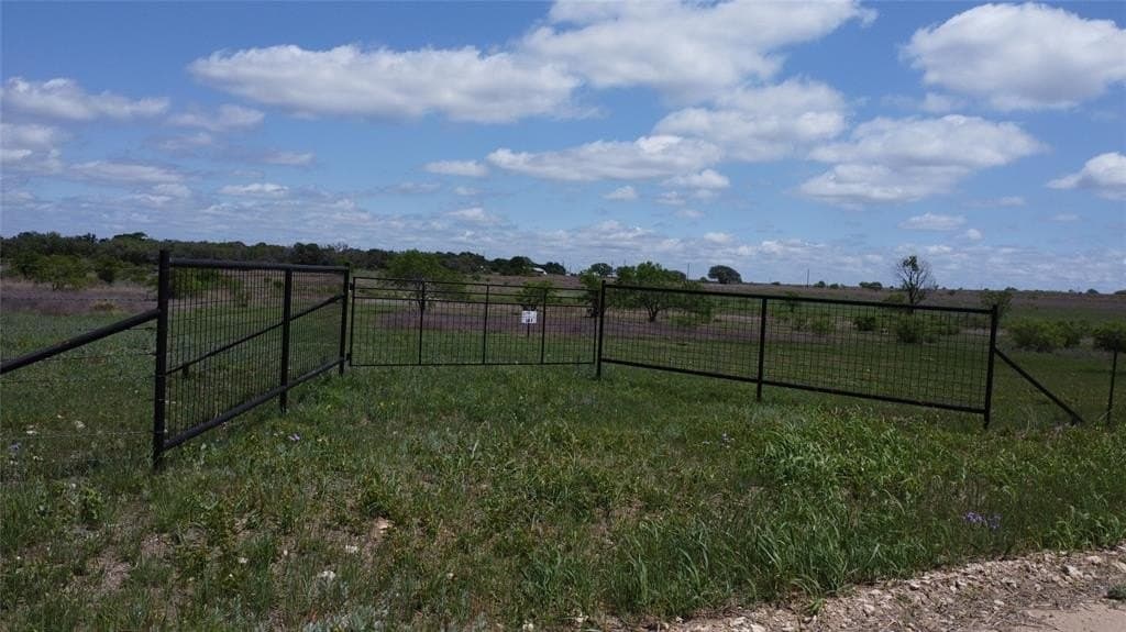 10.01 acres in Comanche County