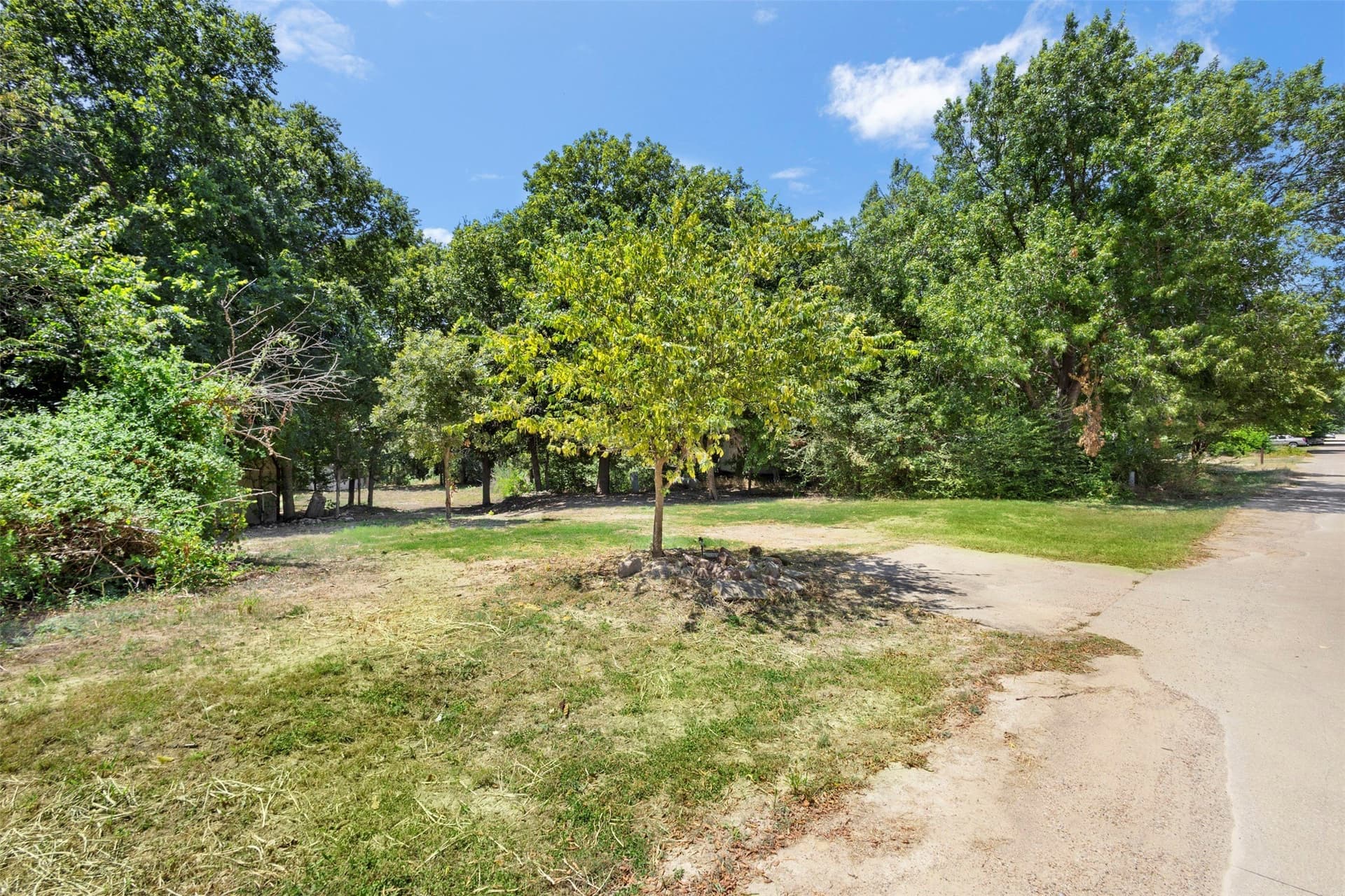0.88 acres in Ellis County - photo 2