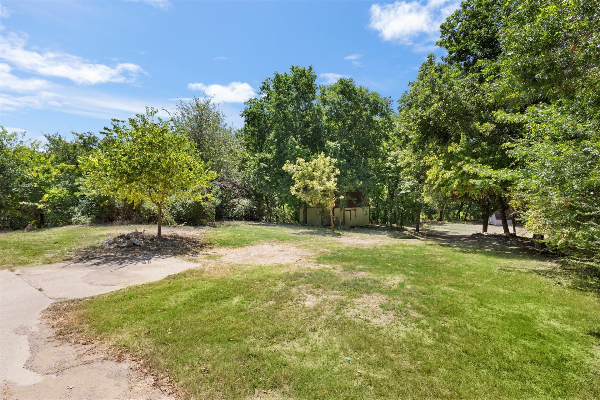 0.88 acres in Ellis County - photo 4