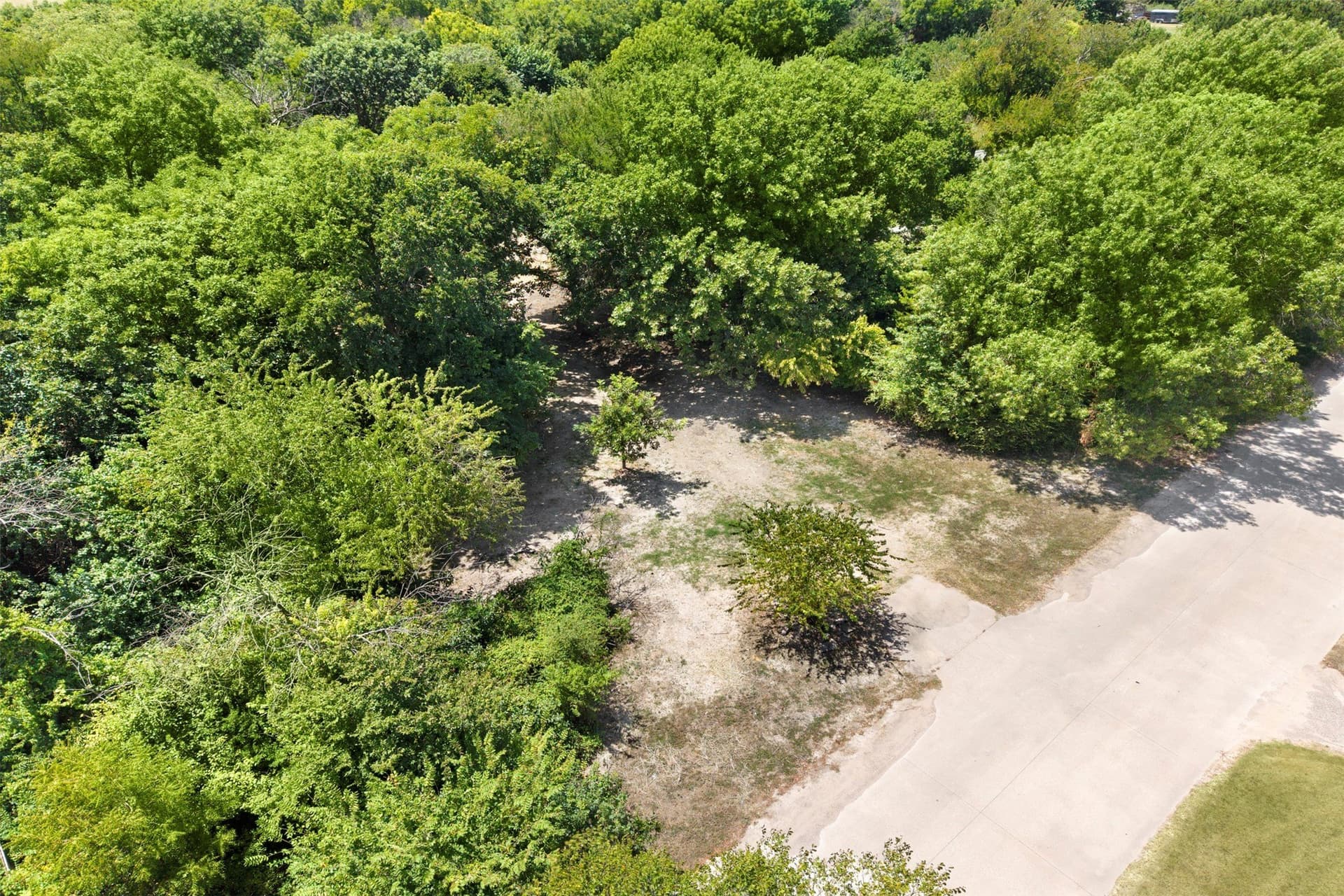 0.88 acres in Ellis County - photo 5