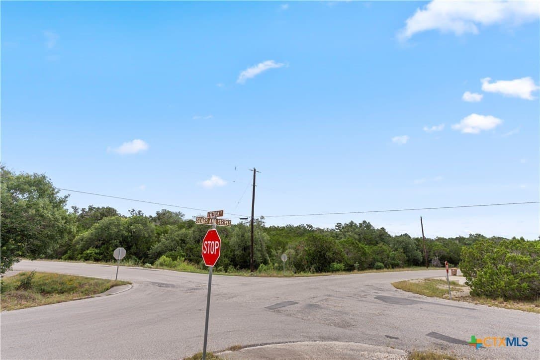1 acres in Comal County - photo 9
