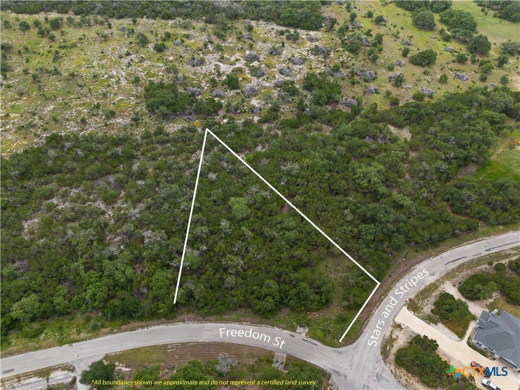 1 acres in Comal County - photo 6