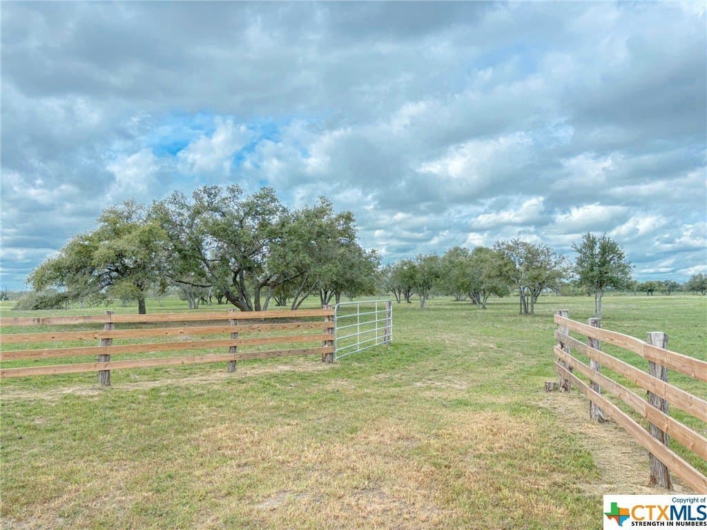 4.12 acres in Lavaca County gallery image 2